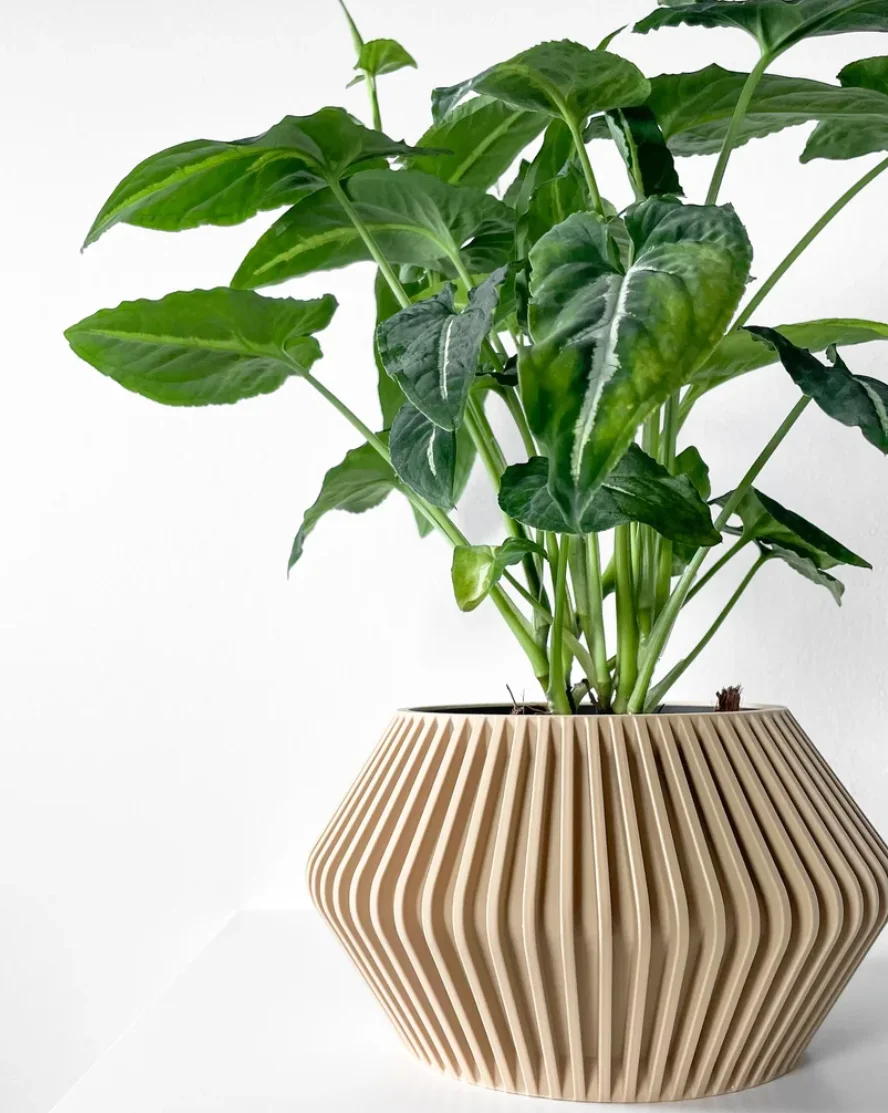 Lume Planter alternate view